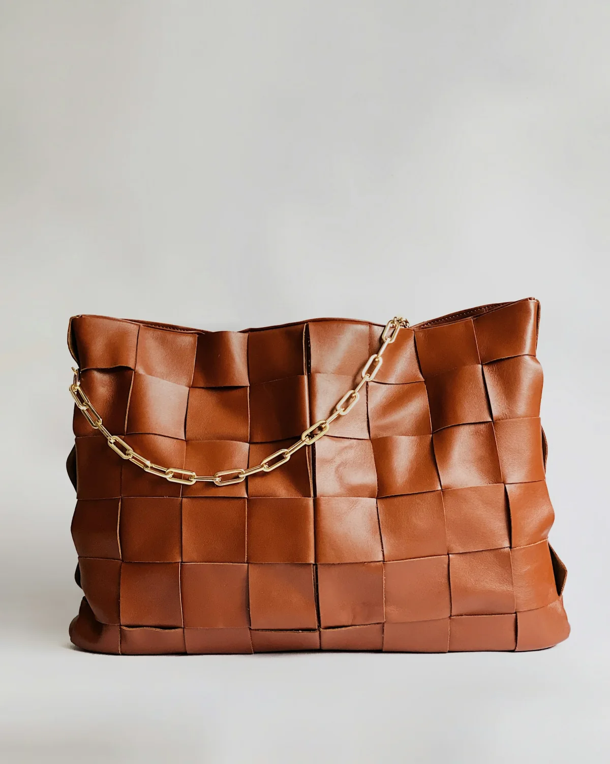 Product photography used in the VELUNE website